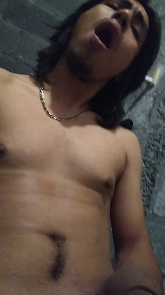 AlexAlejandro13: Mmmm, mișcă-te, răsfăț-te, uită-te la corpul meu delicios