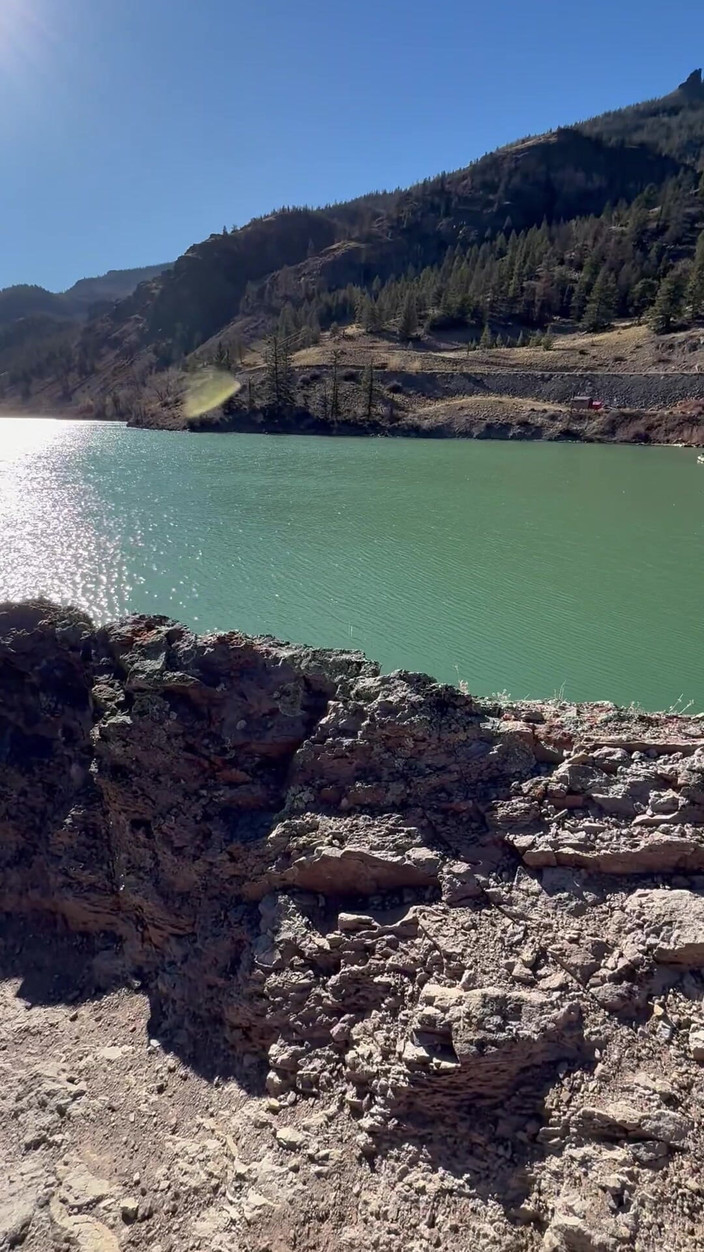 Dahlia Wolf: 恋足癖户外过桥