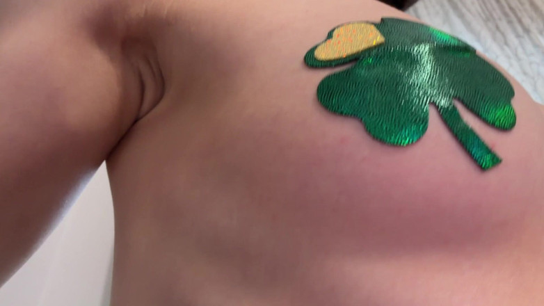 Ms_Emmy_Lynn: Shiny Shamrock Pasties na malých přírodních kozách