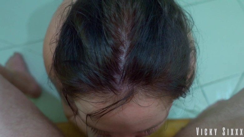 YSP Studio: Обнаженная девушка делает минет в сауне