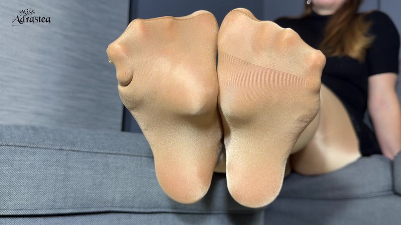 Miss Adrastea: 스니핑과 커밍을 계속!