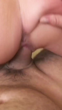 Süper ateşli sıkı tıraşlı amcıklı seksi azgın sarışın beni boşaltmak için sert yarağımı emmede harika