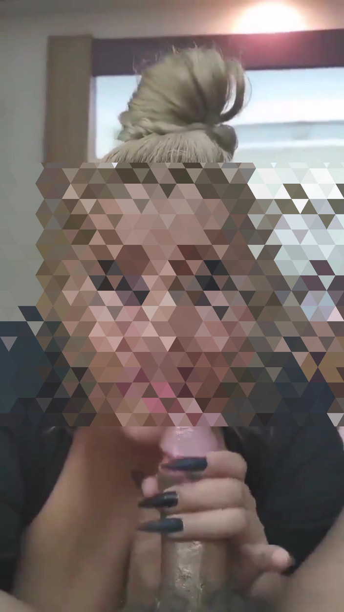 VioletOffer97: Я люблю затискати його пеніс