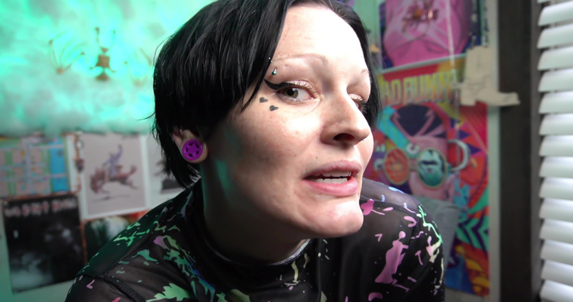 GothBunny6669: Grandi tette naturali e bei denti joi