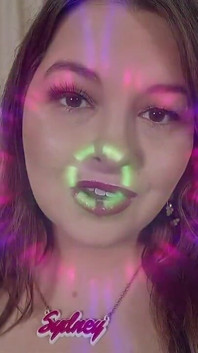 Trippy Kisses - Awak Lemah & Obses dengan Sydney Screams Memukul Ciuman Gincu Berkilat