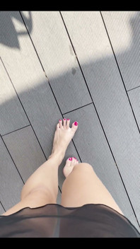 Who likes my feet?