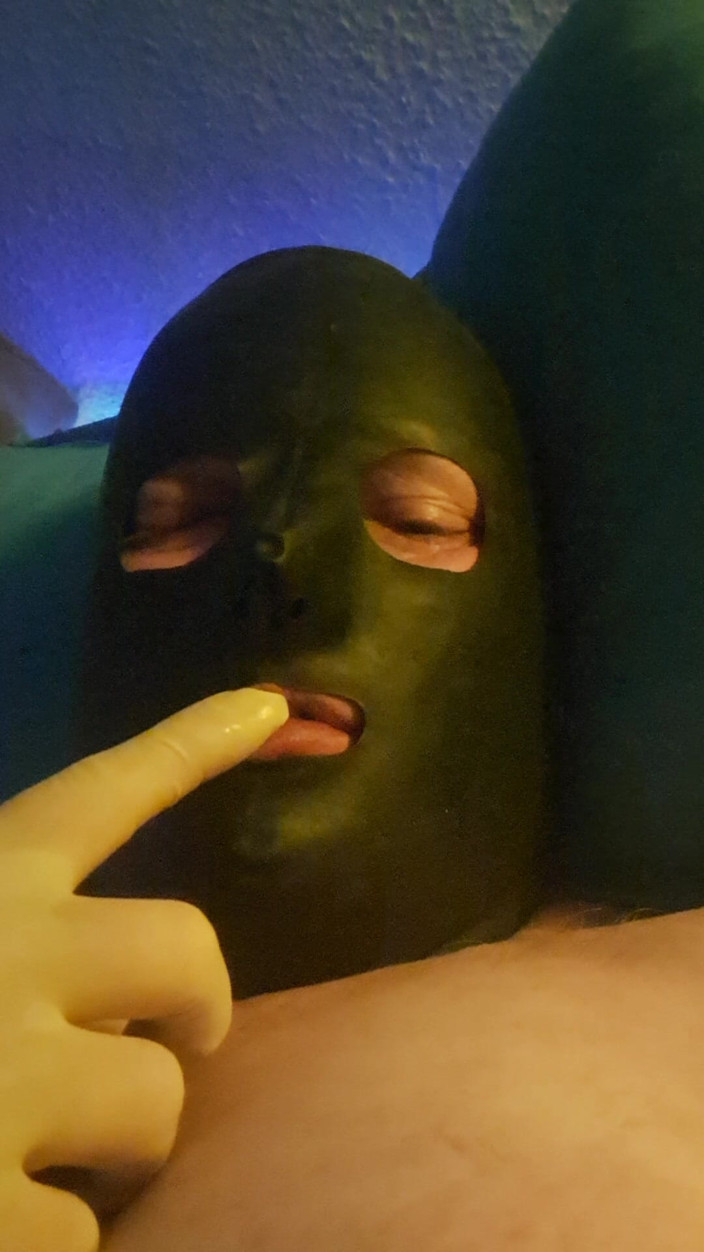 Fickspecht: Lateks Sissy kembali