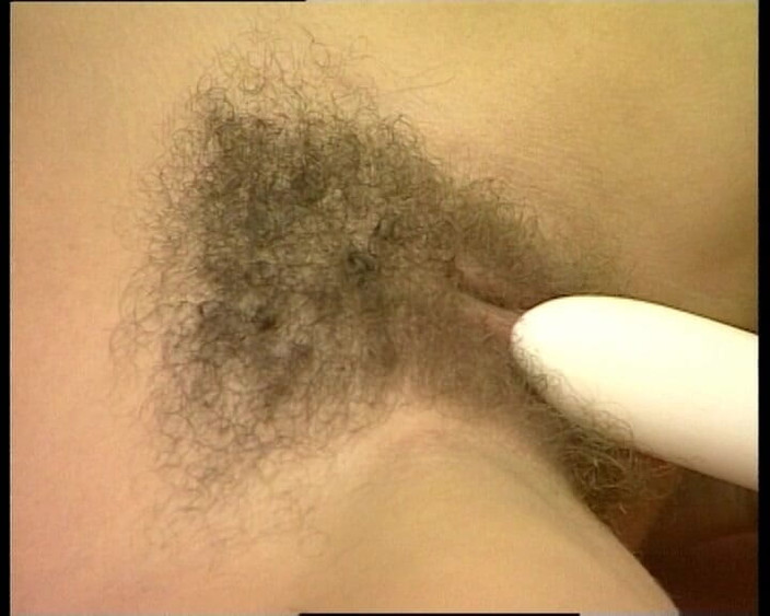 GERMAN PORN CLASSICS: Nữ sinh đại học đi tiểu