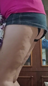 내 계모는 라디에이터에 대해 나를 열심히 누르고 스트랩온으로 나를 잘 따먹어