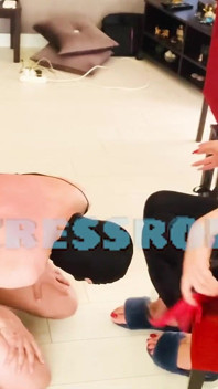 란제리를 입은 내 Sissy 노예