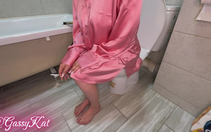 GassyKat: Głośne pierdzenia toalety bogini
