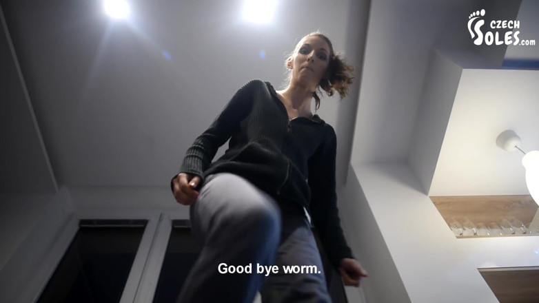 Czech Soles - foot fetish content: Sur les énormes pieds de la géante Eliška