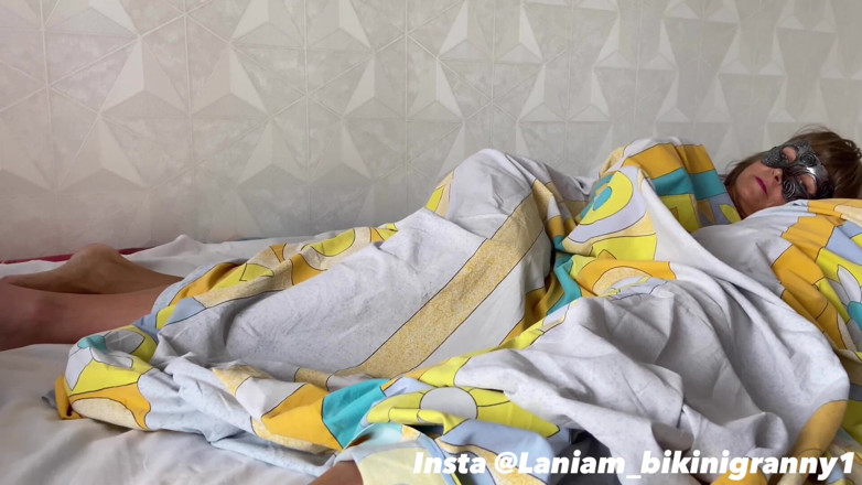 TaniaMilf: Sabah sakso orta yaşlı seksi kadın taze sperm yutuyor