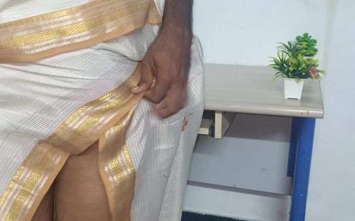 Inba: Malayalı teyze ofis masasında menajeriyle sikişiyor