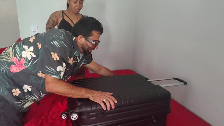 Tiffany Montavani: Saksikan saudara ipar nakal Tiffany menyembunyikan kurcaci di kopernya