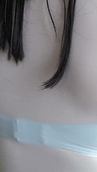 ลูบหน้าอกฉัน