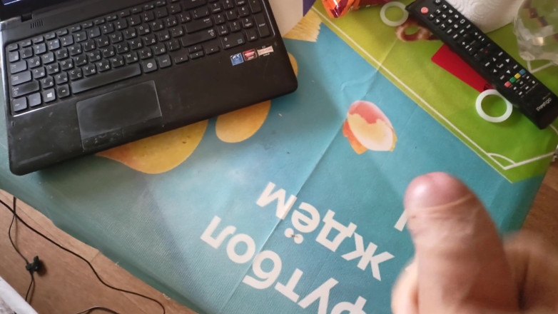 ArchiRusik: Pancutan mani di atas meja makan! Siapa yang mahu makan,...