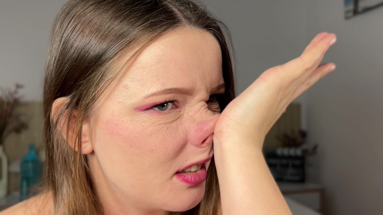 Mary Jay: Meu Nariz Com Coceira Está Me Deixando Louco. Pegando Na...