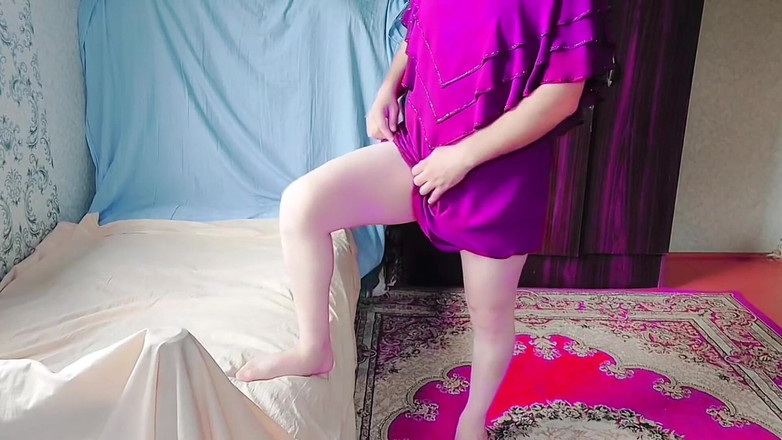 Kitty_Cross: Okouzlující femboy fantazie objímající eleganci s postojem