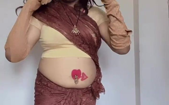 ModelMona14: Mona crossdresser sari