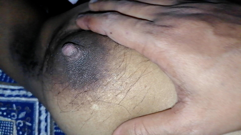 Sweety In Bed: Sie hat einen sehr schönen körper und wenn ich meinen...