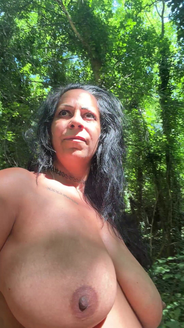 Wildfarmbabe: Risky Nude Walking in the Forest