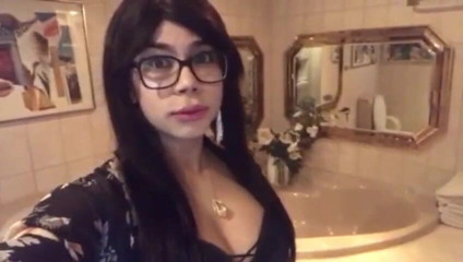 Tgirl Yaritza Vega: Dunkle frisur