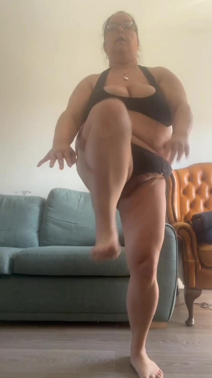 Real homemade BBW BBC porn: 粉丝请求健身锻炼胸部弹出我的胸罩