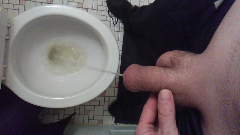 LilTaste: Taking a Pee While Partly Shaved