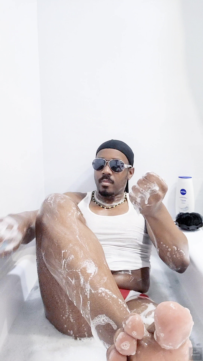 Soft Soleman: 我在浴缸里洗身体（3） （2025）