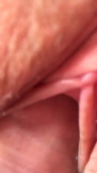 Entot memeknya. Kencing dan muncrat di dalam. Close-up. Gonzo. POV