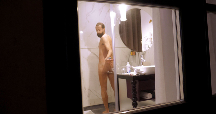 Jerking studs: Um cara no chuveiro