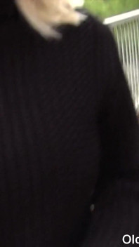 Olds Fuck Dolls - Tim Wetman zvedne mladou dívku a dostane POV kouření