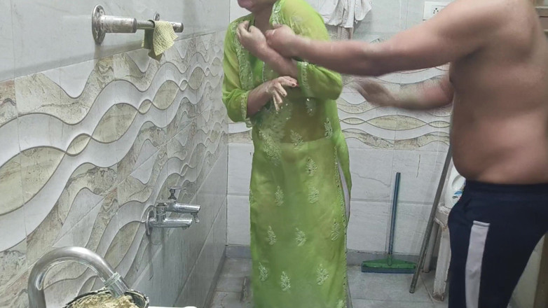 Hornycouple149: L'Indienne Sutela Bhai a vu sa demi-sœur faire le scandale...