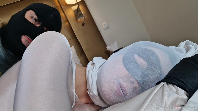 Nylon Xtreme: Pov elena clarck cewek kulit putih dengan stoking nilon