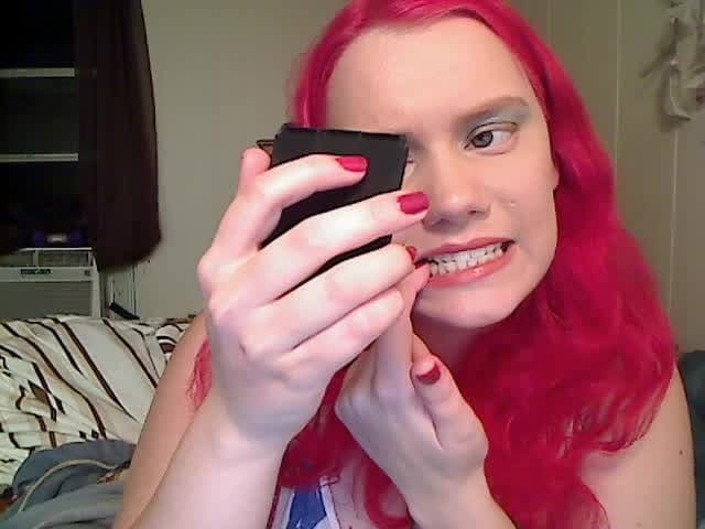 Scarlet Vixen: Fetish mulut dengan cermin kompak