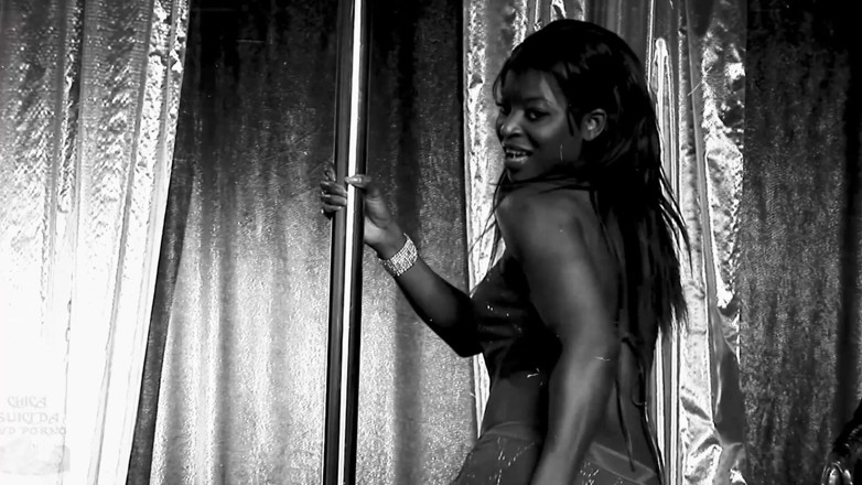 Chica Suicida DVD: Ebony striptérka Sekeena v červeném prádle šuká svého klienta