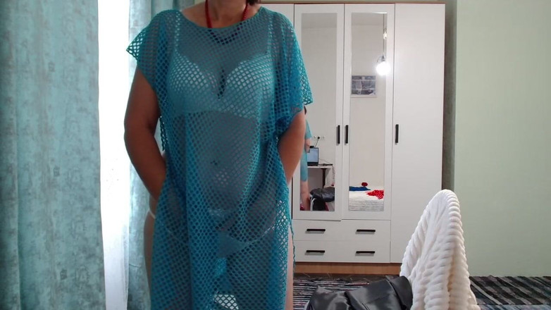 ANGELA_LADY: Ryska utklädda i olika kläder och hon blev våt