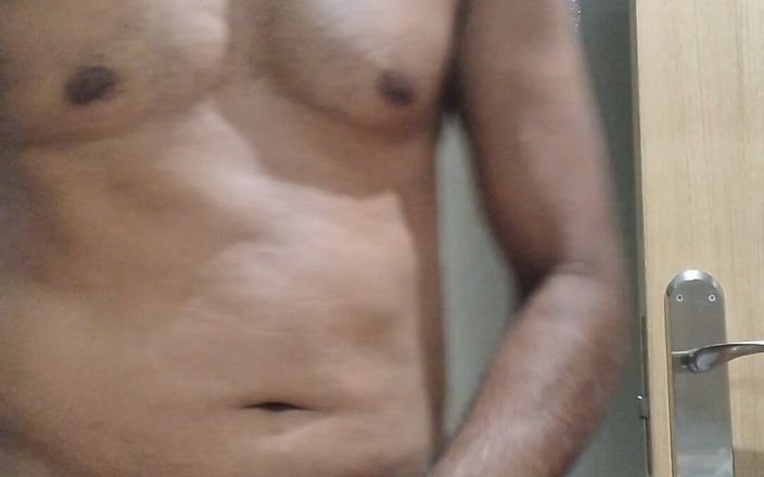Boy top Amador: Trước khi tắm với rất nhiều căng thẳng