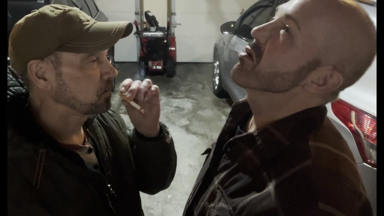 Tyler8: Padrastro compartiendo un humo