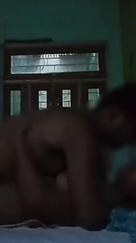 彼女の家の所有者とセックスを浮気するインドのリアルショップメイド