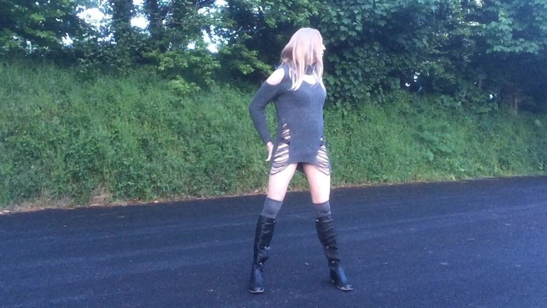 The Midnight Minx: Flashing down the football pitch