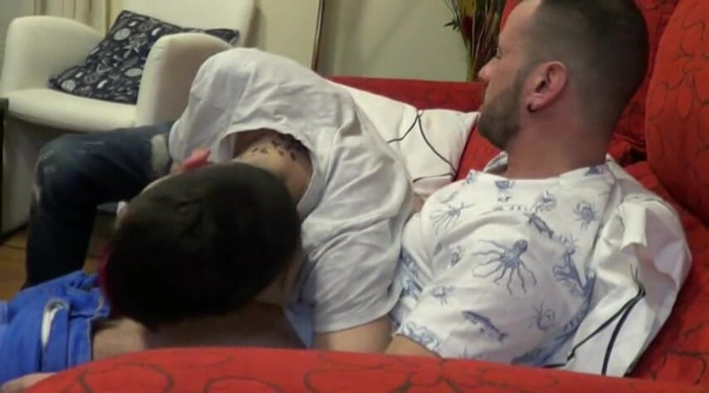 Gaybareback: Alexis Clark se fait baiser par un hétéro XXL