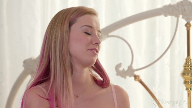 Girlsway: Heiße stiefmutter cherie de Ville erwischt stiefvater beim masturbieren