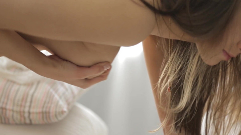 Adult Deluxe: Mujer sensual en lencería blanca