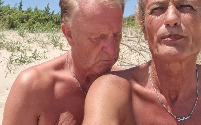 Gigi and David: Nudistická pláž stripchat sex show Gigindave Shemale přítelkyně veřejné setkání...