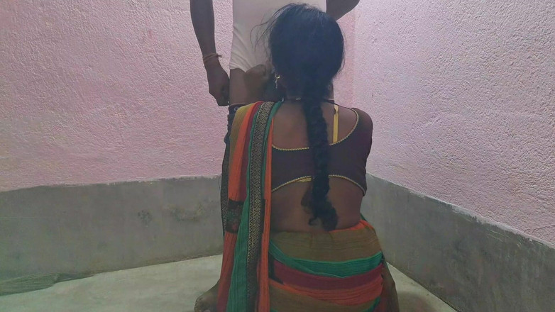 Trilokinath: Indisch dorp Bhabhi neukt in huis