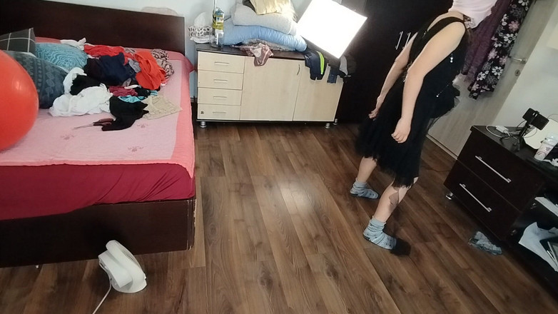 Mirsur: La Donna Amatoriale Si Diverte a Provare I Vestiti E...