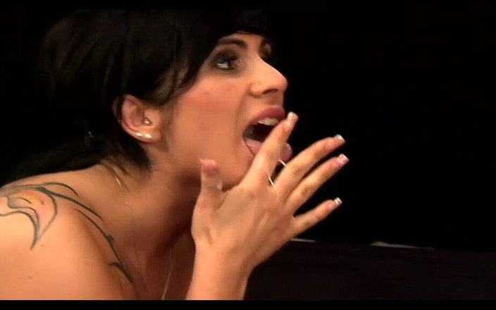 Videorama: Штучні груди, друг бодібілдер, банан