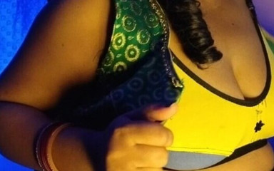 HotGirl21: Quente sensuosa menina indiana realiza seu desejo sexual abrindo suas...